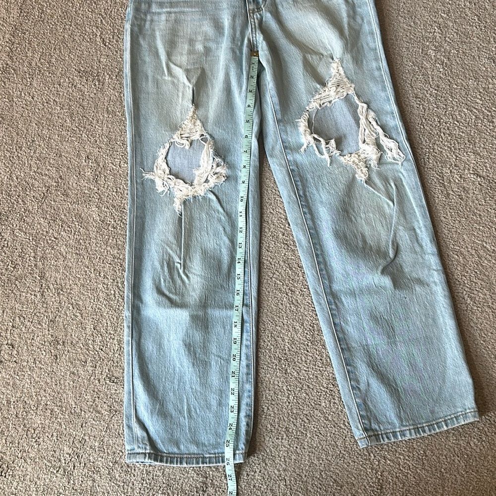 Universal Thread Women’s Distressed Boyfriend Jea… - image 7